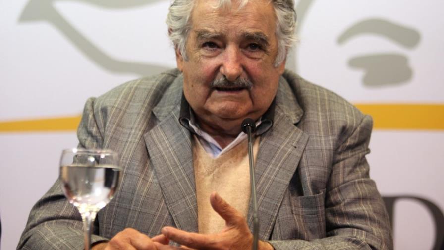 El presidente de Uruguay anuncia relevo de comandante de la Armada por razones de confianza