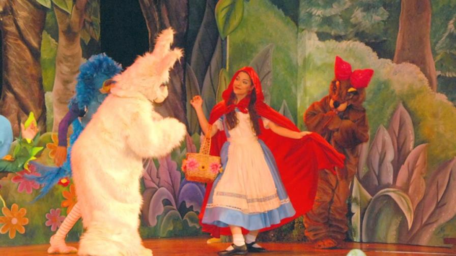 La Caperucita Roja encanta a grandes y chicos en B.A.