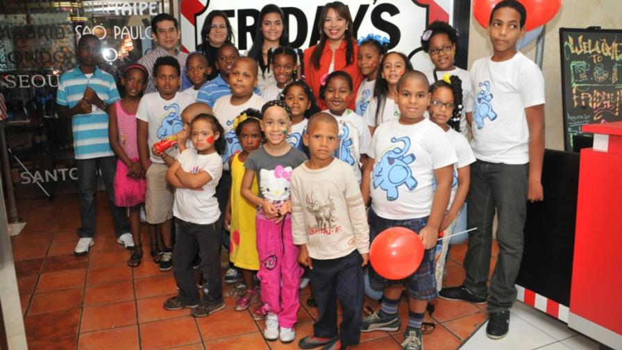 Niños disfrutan tarde divertida con Fridays