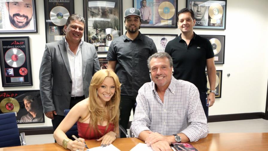 Venemusic firma con La Materialista