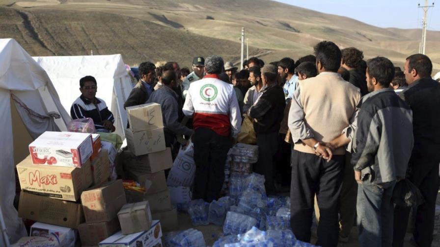 Por fin, Irán acepta ayuda mundial para víctimas de terremotos Por fin, Irán acepta ayuda mundial para víctimas de terremotos