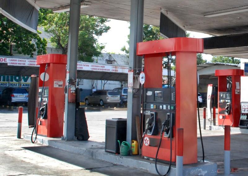 Precios de los combustibles bajan RD$1.00 y RD$2.00; Gas Natural invariable