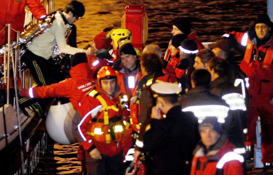 Aumenta a cinco los fallecidos en crucero naufragó Aumenta a cinco los fallecidos en crucero naufragó