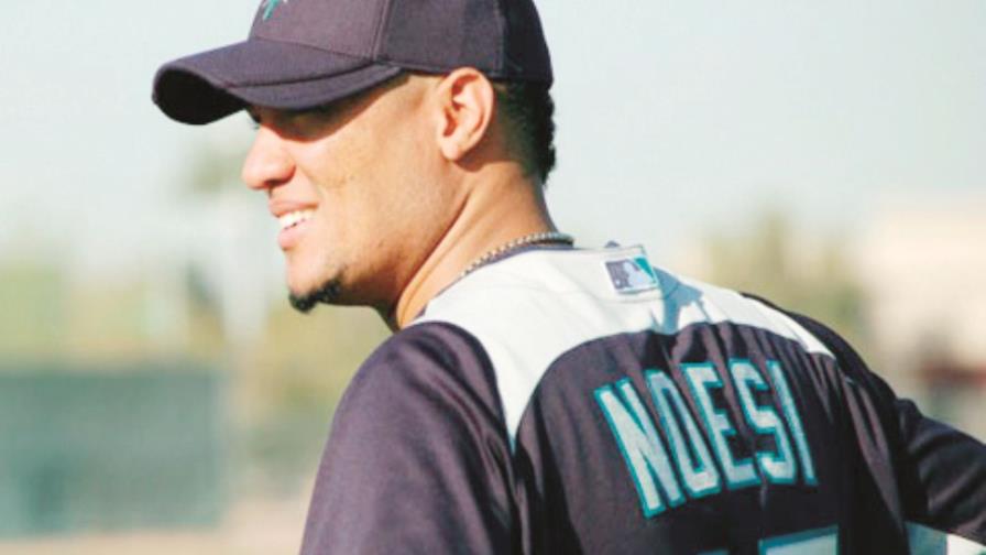 Héctor Noesí, listo para pelear puesto en Seattle Héctor Noesí, listo para pelear puesto en Seattle