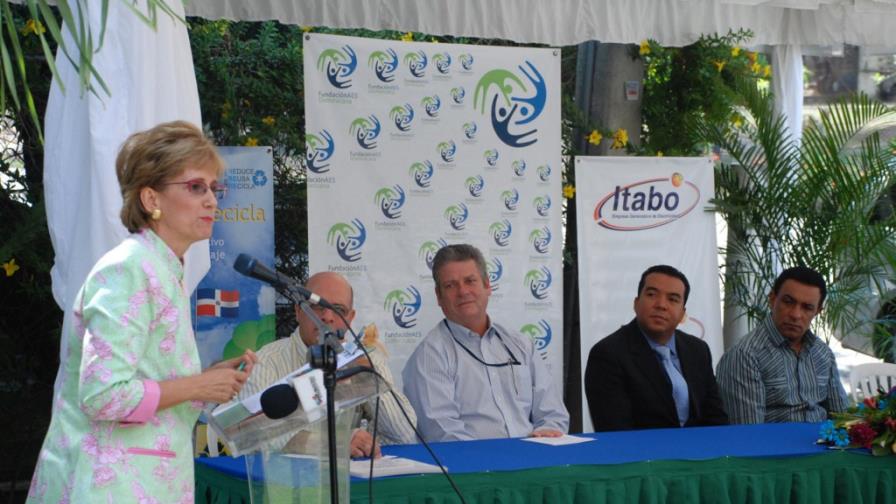 Escuelas Haina se incorporan a reciclaje plásticos