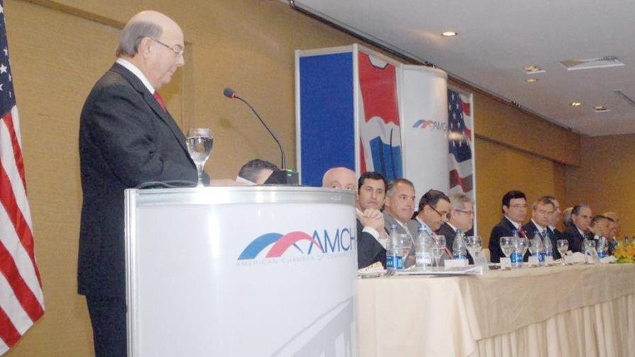 Hipólito dice que si gana, firmará un nuevo acuerdo con el Fondo