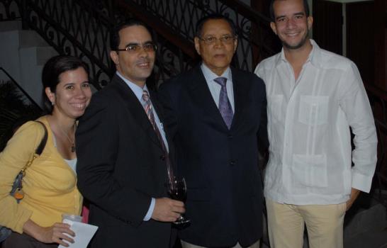 Donan documentos históricos al Museo Memorial de la Resistencia