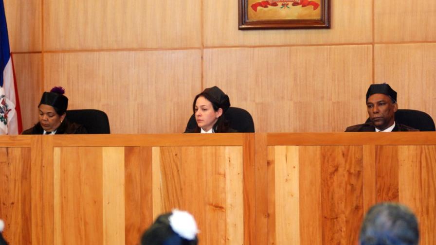 Condenan tres ex funcionarios del PRA acusados corrupción