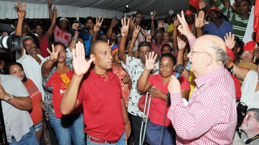 Morales Troncoso juramenta cientos de experredeistas