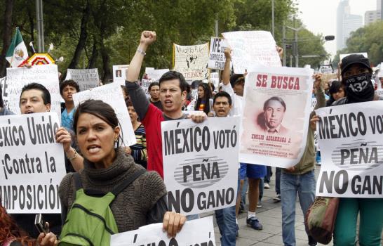 Miles de personas marchan en México contra el virtual ganador Peña Nieto Miles de personas marchan en México contra el virtual ganador Peña Nieto