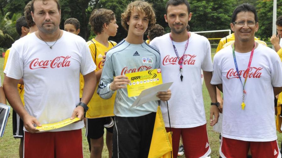 Coca-Cola auspicia clínica de fútbol Coca-Cola auspicia clínica de fútbol