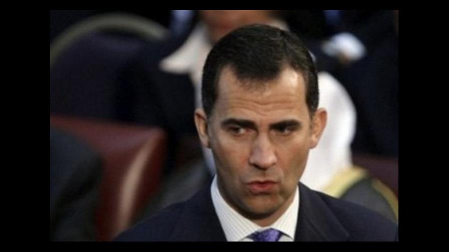 El príncipe Felipe llegó al país para asistir a investidura de Medina