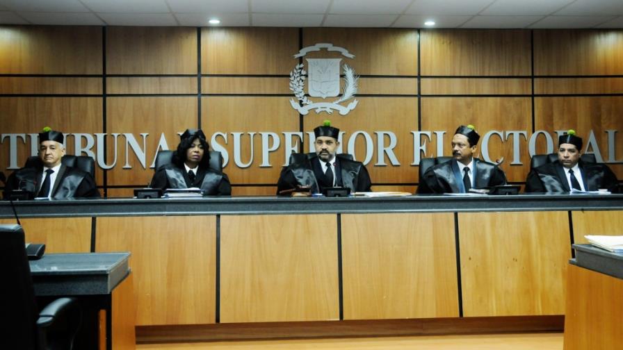 TSE anula expulsión de tres reformistas