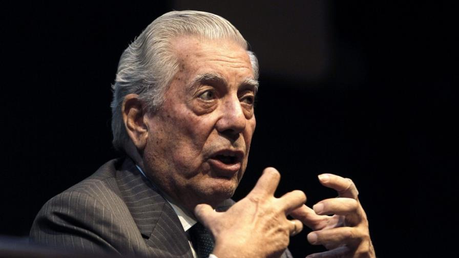 Vargas Llosa pide defender al español, la lengua más pujante tras el inglés