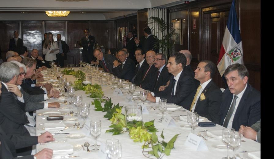Presidente Medina se reúne con empresarios del sector turístico de España