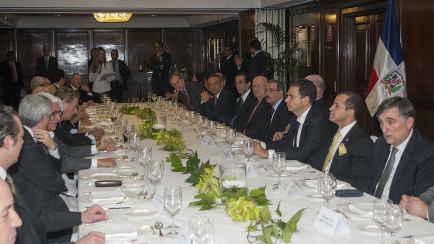 Presidente Medina se reúne con empresarios del sector turístico de España