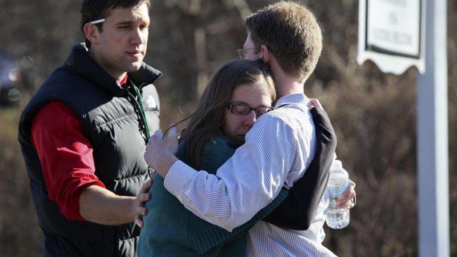 Benedicto XVI pide consuelo para familiares de víctimas de la masacre de EE.UU.