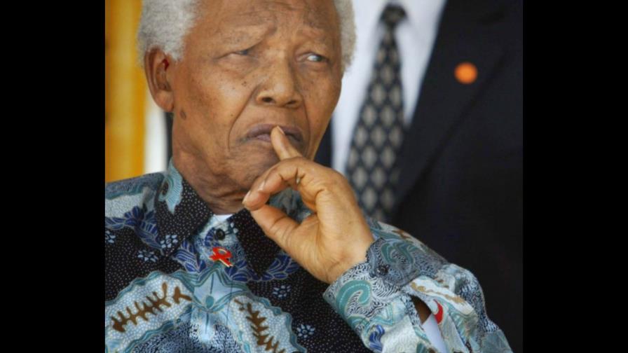 Mandela se recupera de una operación para la extracción de cálculos Mandela se recupera de una operación para la extracción de cálculos