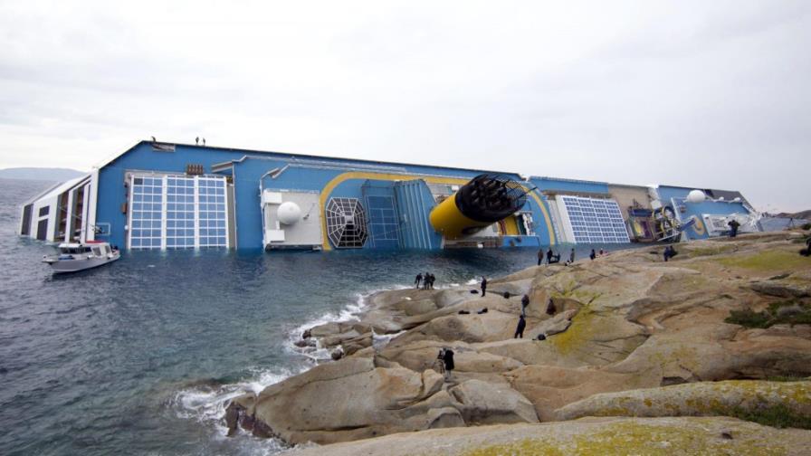 Jueza argentina de 72 años nadó para salvar su vida en naufragio de crucero Jueza argentina de 72 años nadó para salvar su vida en naufragio de crucero