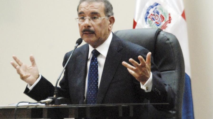 Medina dice gobernará con su propio librito