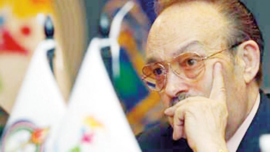 Mario Vásquez Raña renuncia COI