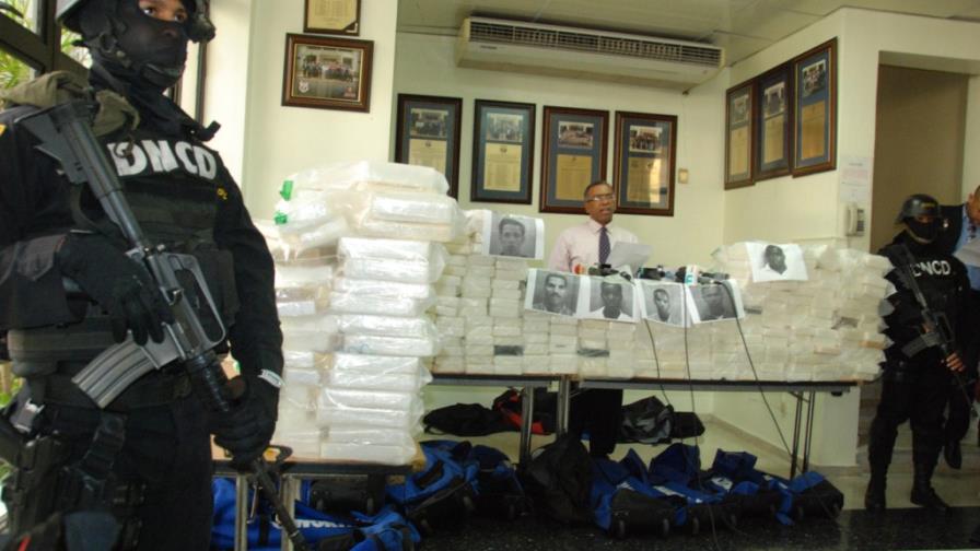 DNCD apresa otros dos por alijo droga y busca a sus dueños