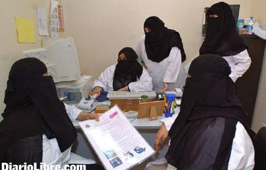 Mujeres podrán estudiar política en Arabia