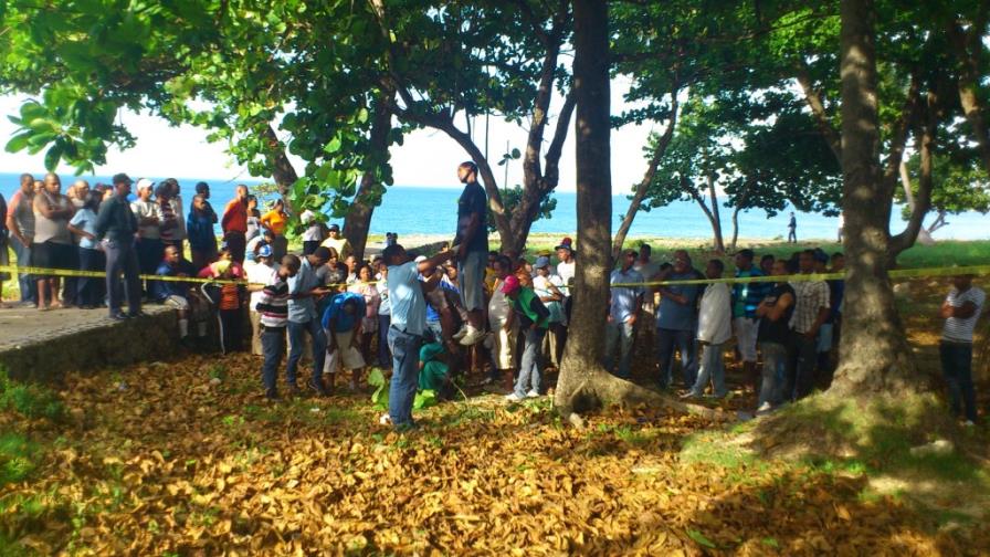 Encuentran hombre ahorcado en la Avenida España