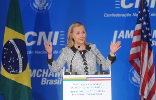 Hillary Clinton apunta economía como eje central en lazos entre Brasil y EEUU
