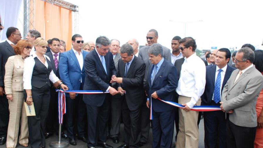 LF inaugura último elevado de Corredor