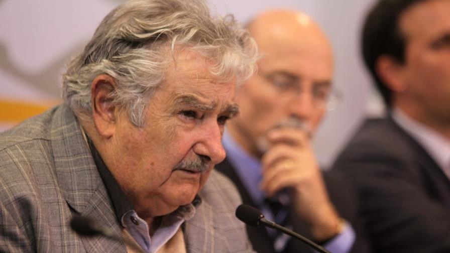 Mujica dice que en la suerte de Chávez está la suerte de muchos