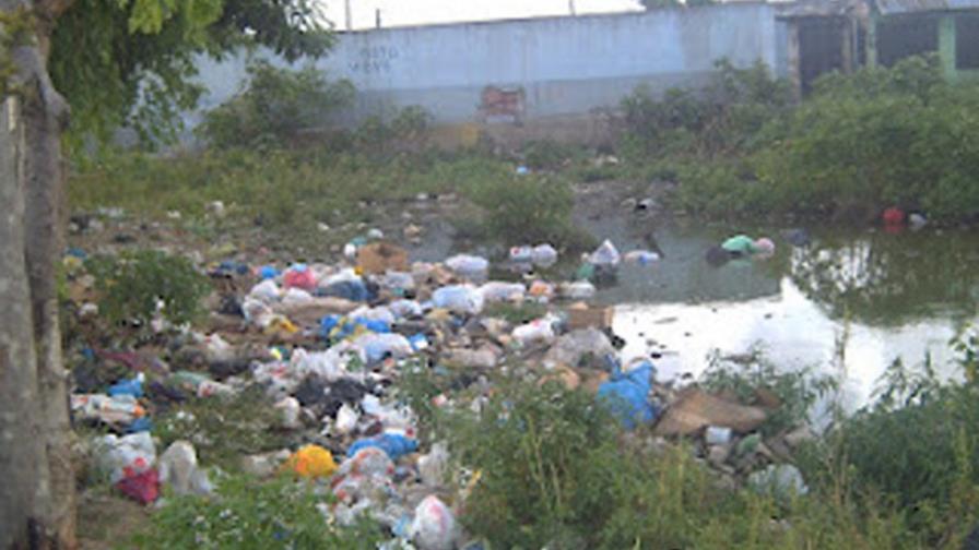 Contaminación en el mercado La Romana Contaminación en el mercado La Romana