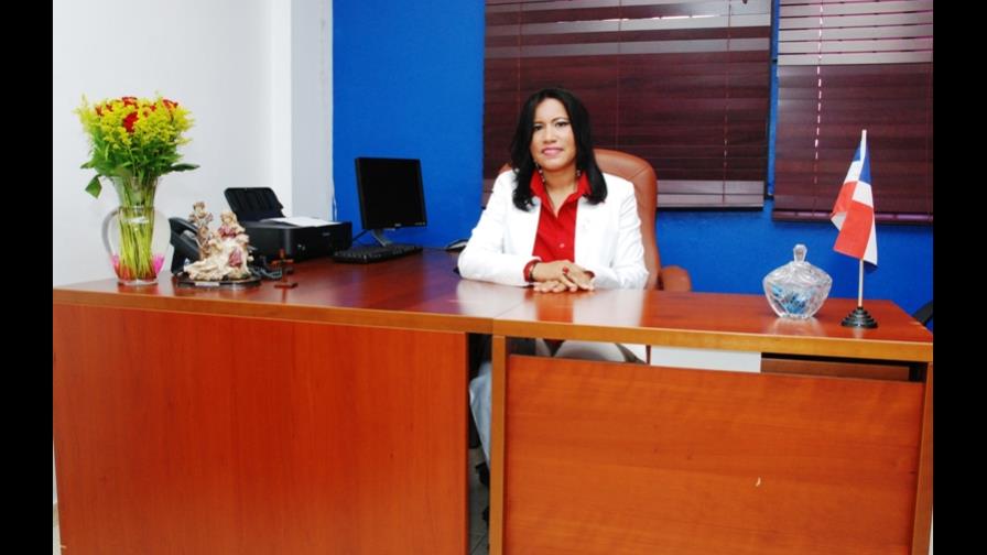 Condenan a 30 años a una mujer que admitió haber tirado a su bebé por una ventana