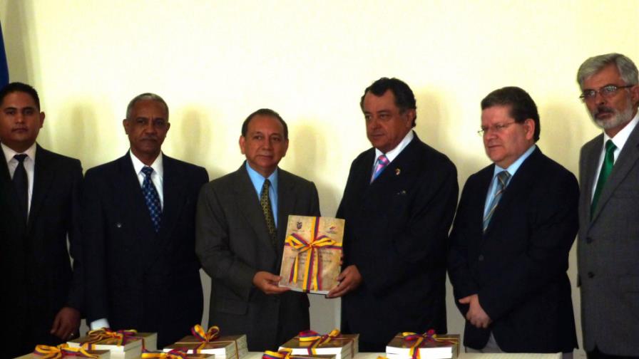 Donación de Ecuador a la Biblioteca
