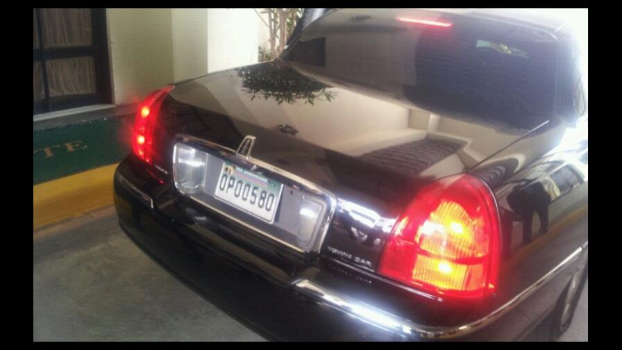 Asignan nueva placa al vehículo del expresidente Fernández Asignan nueva placa al vehículo del expresidente Fernández