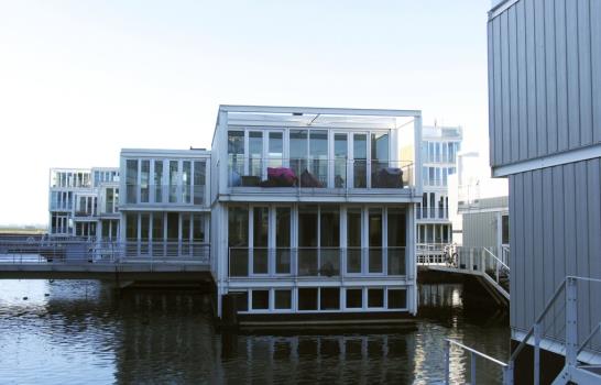 Edificios rodeados de agua por todas partes Edificios rodeados de agua por todas partes