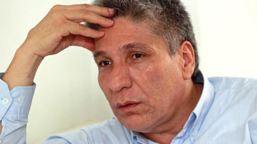Secuestrado por las FARC, detenido por el gobierno
