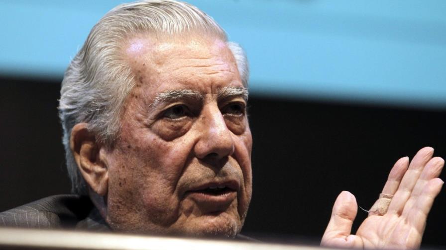 Vargas Llosa: La cultura de nuestro tiempo nos ha ido volviendo papanatas