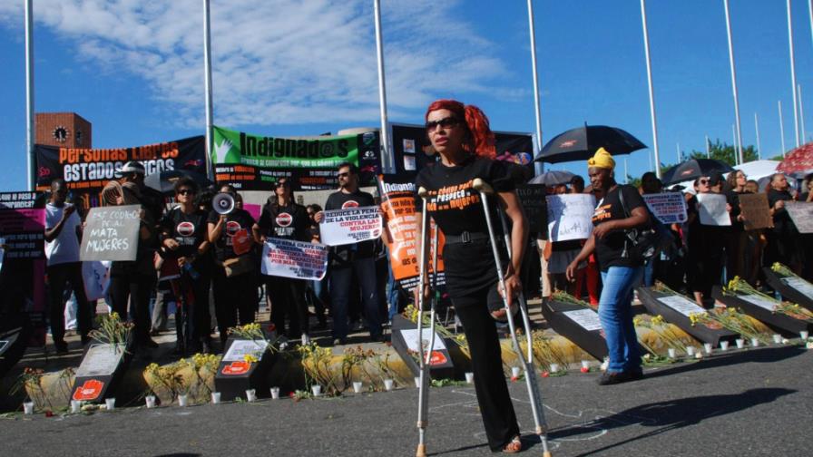 Mujeres protestan contra Código Penal