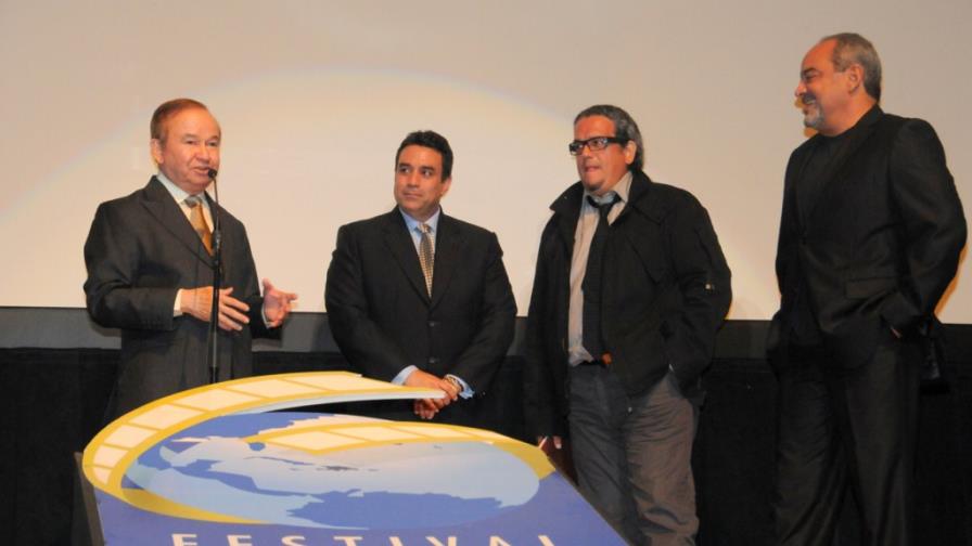 Cineastas reconocen trabajo de Leonel Fernández por cine