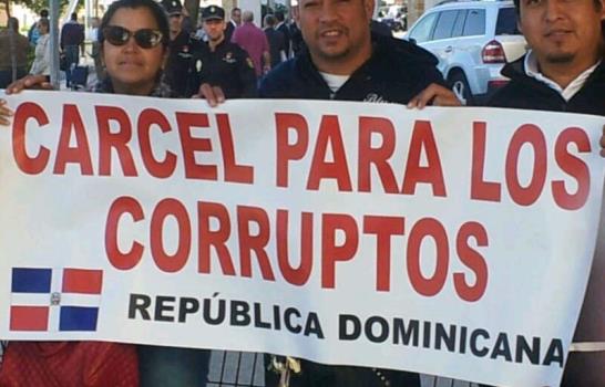 Dominicanos protestan contra la reforma fiscal en la Cumbre Iberoamérica