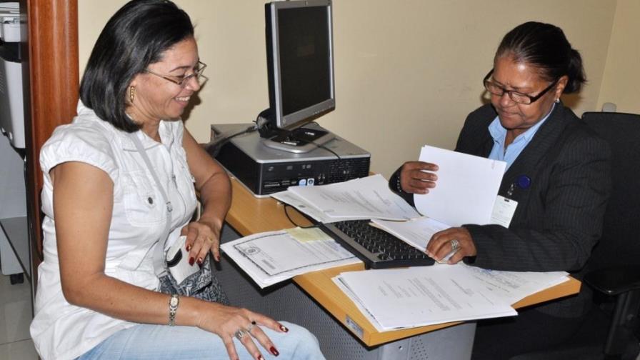 Poder Ejecutivo otorga mil 385 permisos para ejercer carreras financieras