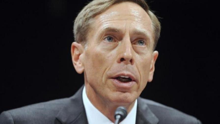 Petraeus: CIA informó desde el principio de ataque terrorista a consulado Petraeus: CIA informó desde el principio de ataque terrorista a consulado
