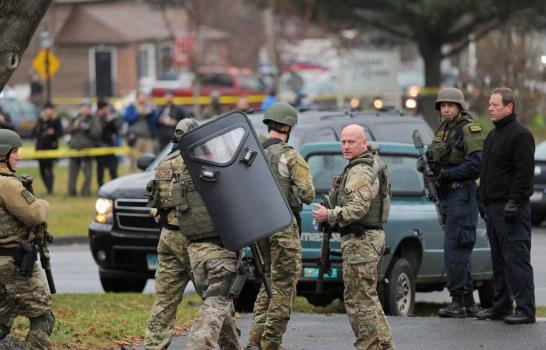 Evacúan iglesia por amenazas de muerte durante oficio por víctimas de tiroteo
