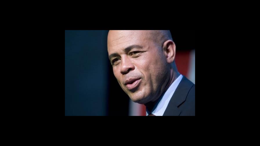 Martelly vuelve a Miami por complicación tras operación de hombro