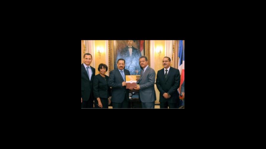 JCE members meet with Fernandez for more than an hour