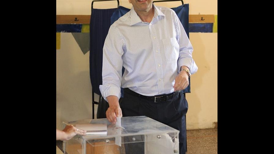 Partidos griegos que apoyan el rescate podrían formar coalición