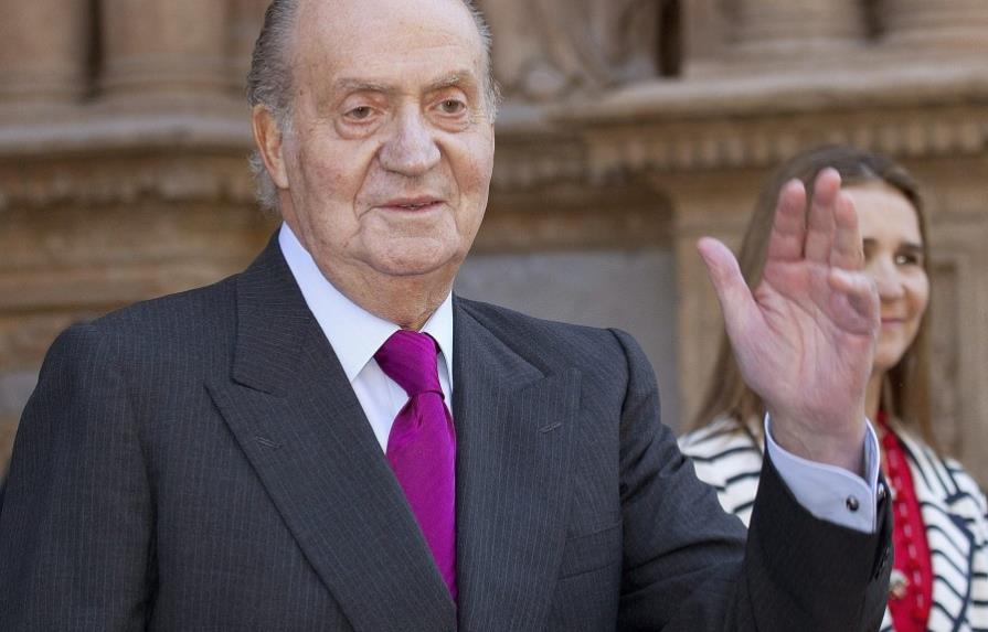 El rey Juan Carlos y el príncipe Felipe se recortan un 7 % sus sueldos