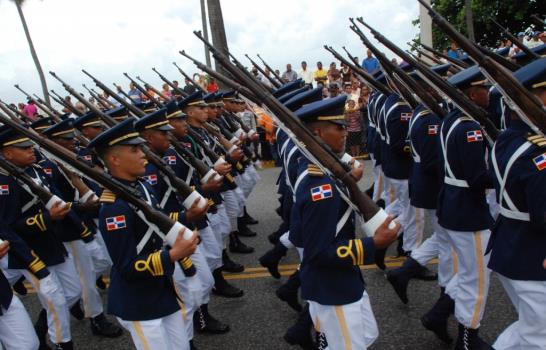 Danilo preside desfile militar por 149 aniversario de la Restauración