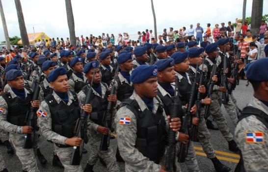 Danilo preside desfile militar por 149 aniversario de la Restauración